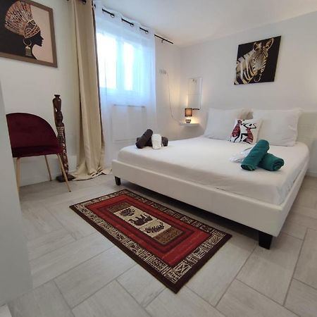 Appartement 100m2, indépendant dans notre maison avec petit déjeuner Garennes-sur-Eure Esterno foto