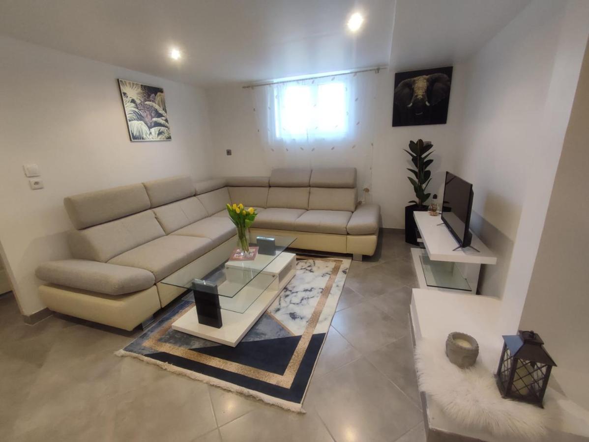 Appartement 100m2, indépendant dans notre maison avec petit déjeuner Garennes-sur-Eure Esterno foto