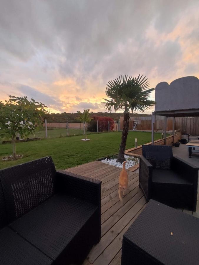 Appartement 100m2, indépendant dans notre maison avec petit déjeuner Garennes-sur-Eure Esterno foto