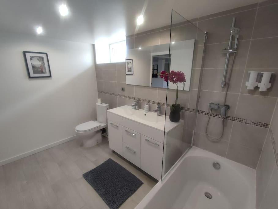 Appartement 100m2, indépendant dans notre maison avec petit déjeuner Garennes-sur-Eure Esterno foto