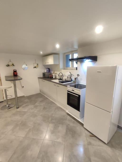 Appartement 100m2, indépendant dans notre maison avec petit déjeuner Garennes-sur-Eure Esterno foto