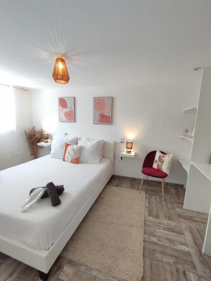 Appartement 100m2, indépendant dans notre maison avec petit déjeuner Garennes-sur-Eure Esterno foto