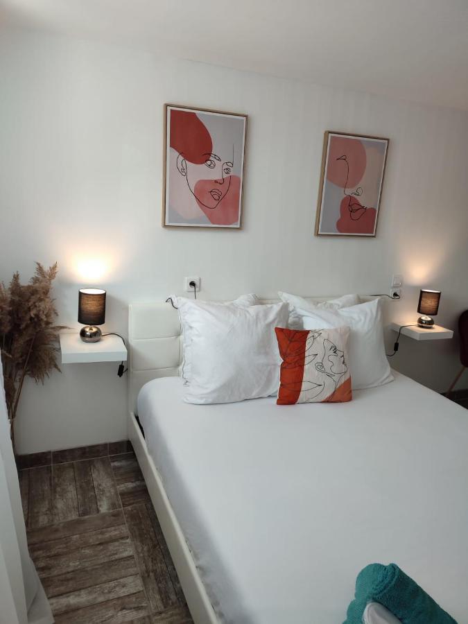 Appartement 100m2, indépendant dans notre maison avec petit déjeuner Garennes-sur-Eure Esterno foto