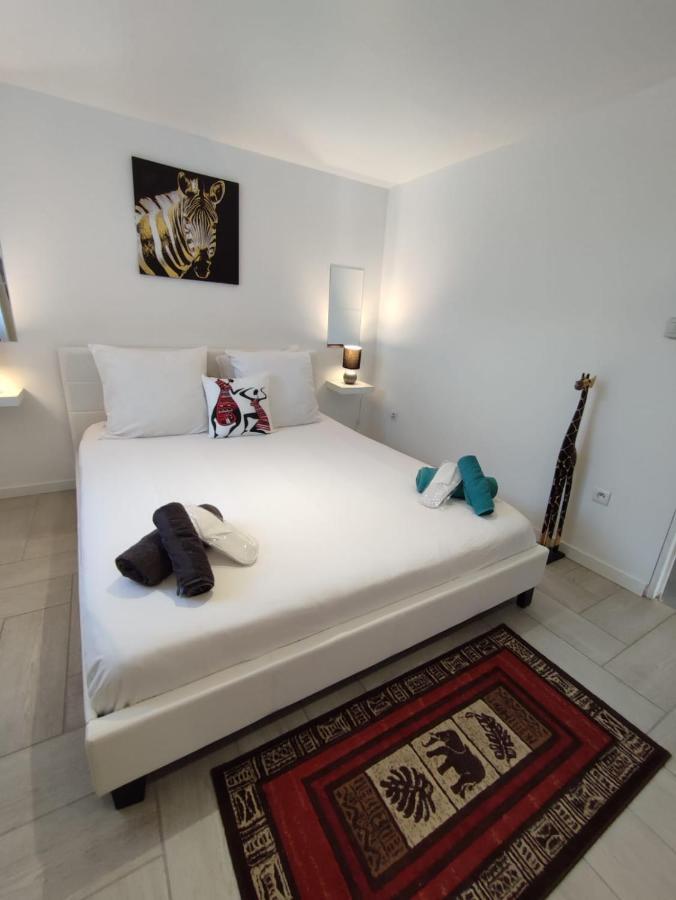 Appartement 100m2, indépendant dans notre maison avec petit déjeuner Garennes-sur-Eure Esterno foto
