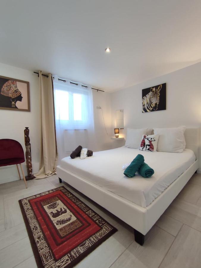Appartement 100m2, indépendant dans notre maison avec petit déjeuner Garennes-sur-Eure Esterno foto
