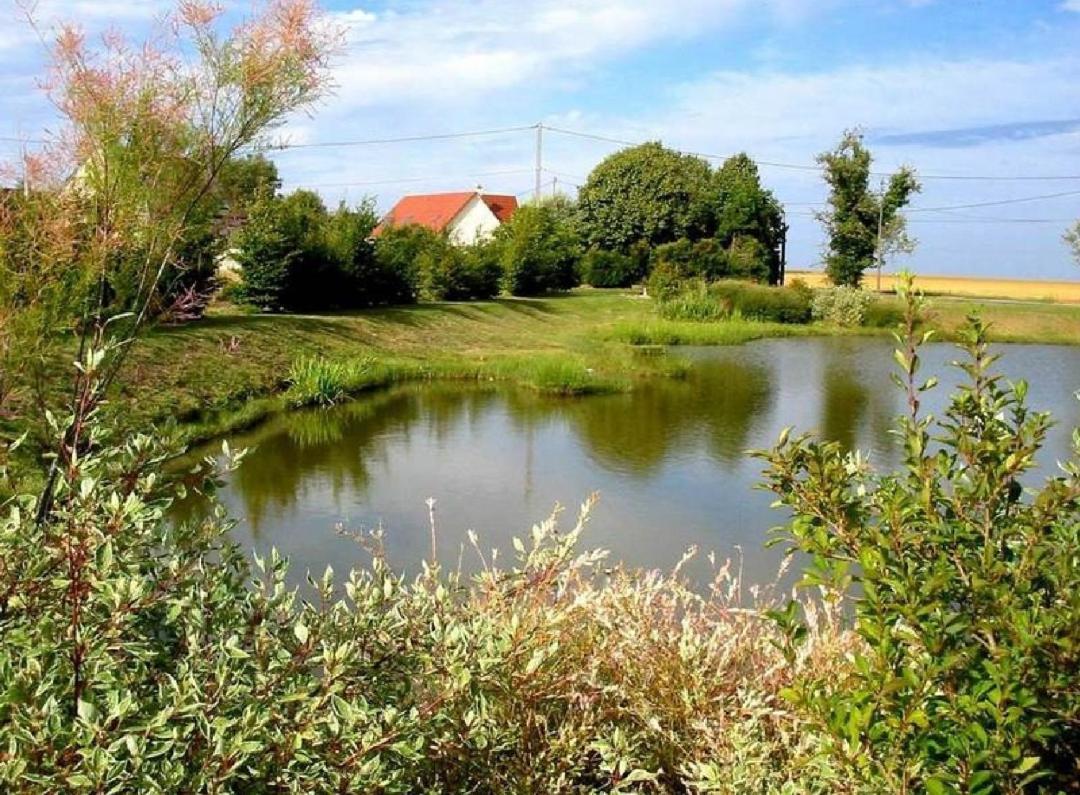 Appartement 100m2, indépendant dans notre maison avec petit déjeuner Garennes-sur-Eure Esterno foto