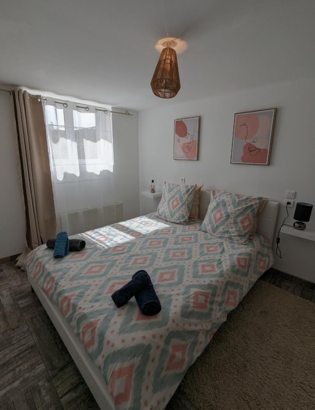 Appartement 100m2, indépendant dans notre maison avec petit déjeuner Garennes-sur-Eure Esterno foto